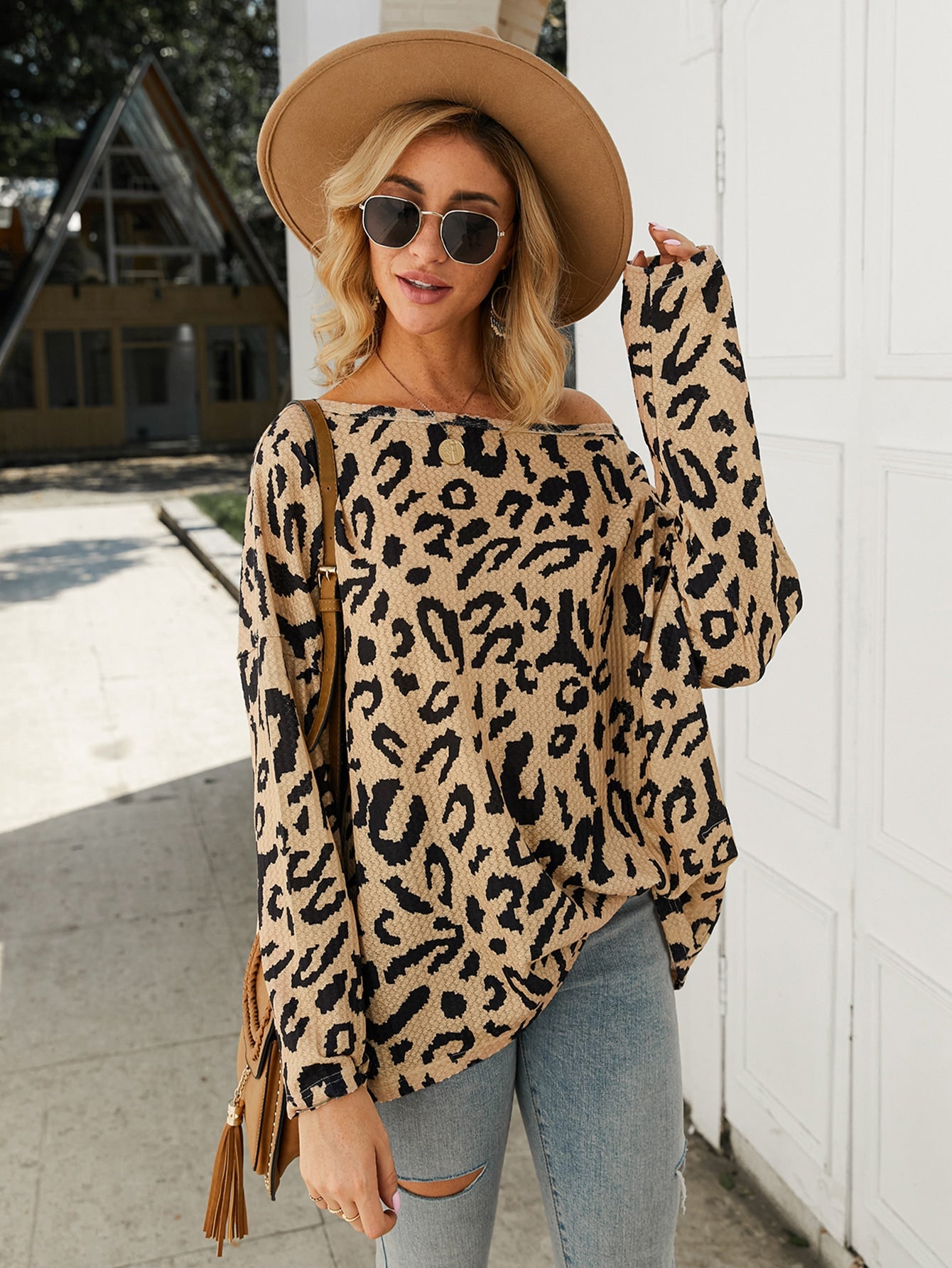 LEOPARD BOAT NECK SWEATER